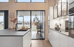 Fridge, dishwasher, coffee/tea maker - 5 bedroom lovely home in Hadsund (Hadsund)