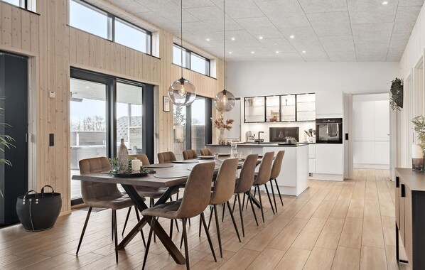 Dining - 5 bedroom lovely home in Hadsund (Hadsund)