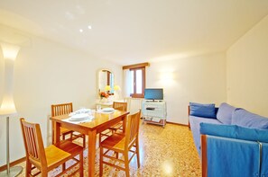 Appartement | Coin séjour | Télévision de 32 pouces avec chaînes par câble