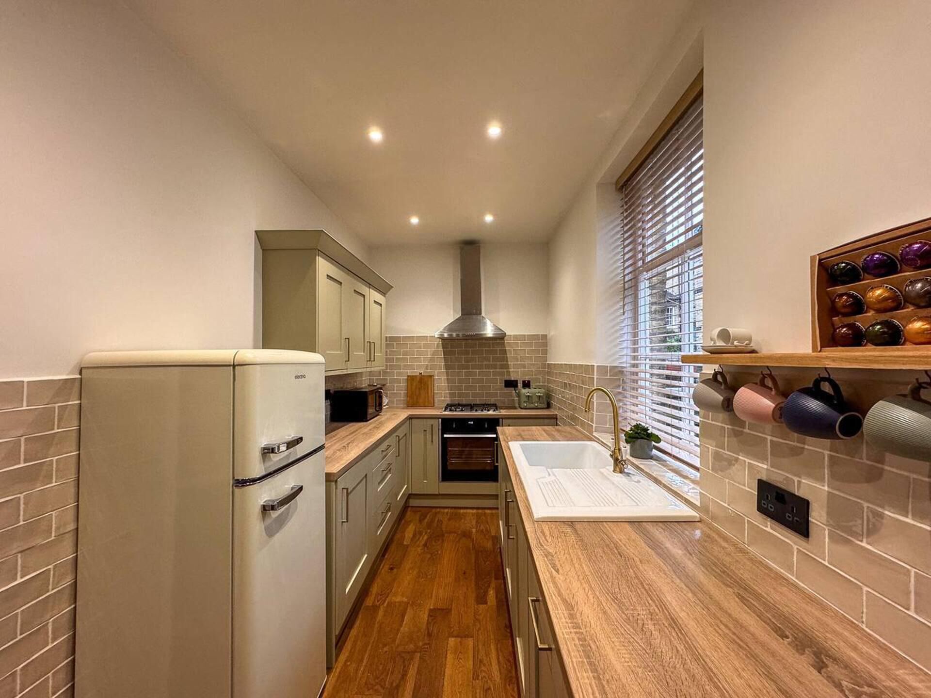 Cottage | Private kitchen | Fridge, microwave, oven, stovetop