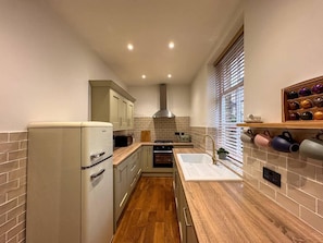 Feriehus | Privat køkken | Køleskab, mikrobølgeovn, ovn, kogeplade