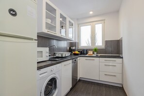 City Apartment | Private kitchen - ShortStayPoland Bonifraterska B149 (Warsaw)