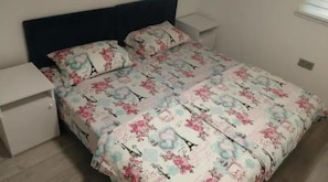 3 bedrooms, desk, iron/ironing board, travel crib