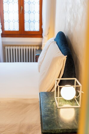 3 habitaciones, tabla de planchar con plancha, wifi y ropa de cama 