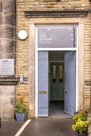 Apartment | Exterior - Beautiful 2-bed Apartment in Central Harrogate (Harrogate)