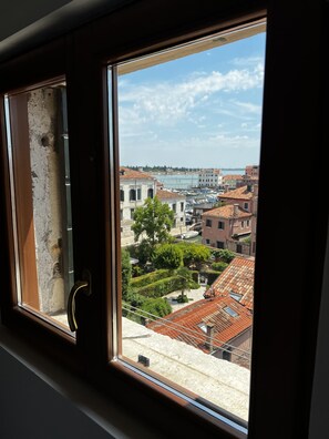 Interni