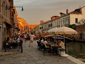 Outdoor dining - MOORS 1, NEW, BEAUTIFUL VIEW, IN HISTORIC CENTER, 3 BEDROOMS, 3 BATHROOMS, CENTRAL (Venezia)
