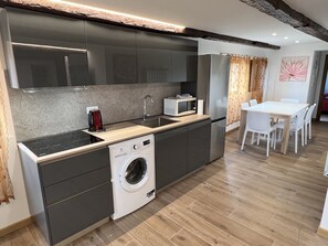 Private kitchen - MOORS 1, NEW, BEAUTIFUL VIEW, IN HISTORIC CENTER, 3 BEDROOMS, 3 BATHROOMS, CENTRAL (Venezia)