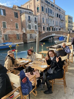 Outdoor dining - MOORS 1, NEW, BEAUTIFUL VIEW, IN HISTORIC CENTER, 3 BEDROOMS, 3 BATHROOMS, CENTRAL (Venezia)