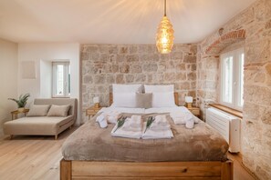 2 bedrooms, iron/ironing board, WiFi, bed sheets - Luksuzno Opremljena Autohtona Kamena Kuća Smještena sa Wellnes/spa Sadržajem (Kaštel Novi)