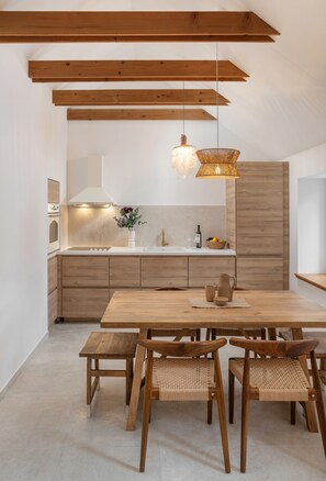 Dining - Luksuzno Opremljena Autohtona Kamena Kuća Smještena sa Wellnes/spa Sadržajem (Kaštel Novi)