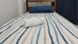 Habitación individual básica | Wifi gratis y ropa de cama 