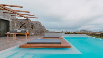 4 habitaciones, ropa de cama de alta calidad y escritorio