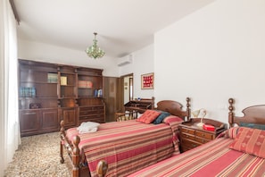 Apartment | 3 bedrooms, bed sheets