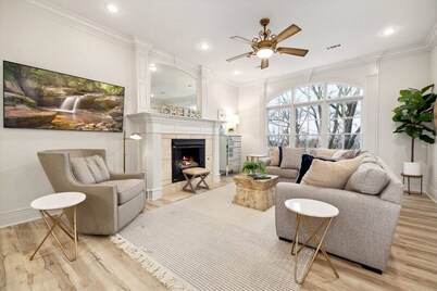 Rock The Block - Walk 1 block to DT Square