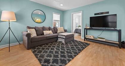 2 BD Condo I Steps From Lake Mich