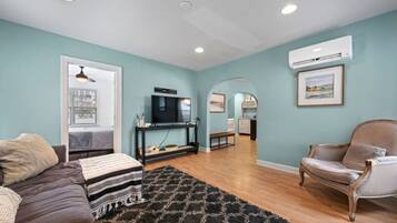 2 多间卧室、办公桌、熨斗/熨衣板、WiFi