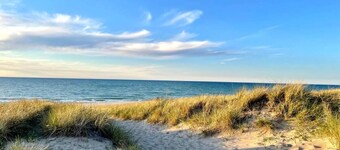 2 BD Condo I Steps From Lake Mich