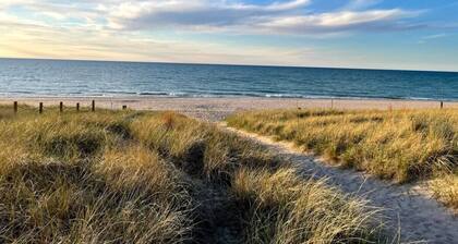 Lake Breeze Stylish Beach Boho 1BD w/ Private Deck