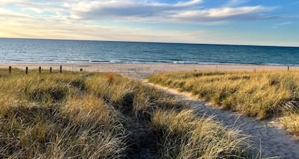 Lake Breeze Stylish Beach Boho 1BD w/ Private Deck