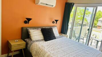 1 slaapkamer, een bureau, een strijkplank/strijkijzer, gratis wifi