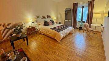 1 slaapkamer, een strijkplank/strijkijzer, wifi, beddengoed