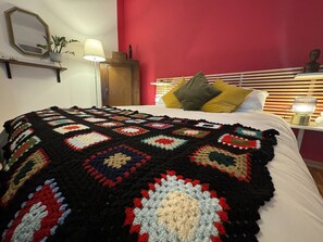 1 slaapkamer, een strijkplank/strijkijzer, internet, beddengoed