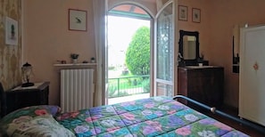 2 bedrooms, iron/ironing board, travel crib, free WiFi - I Pini House - Country cottage ideal for vacations with family and children (Le Rocce)