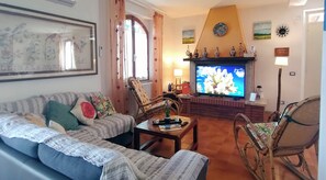 Smart TV, foosball, table tennis - I Pini House - Country cottage ideal for vacations with family and children (Le Rocce)