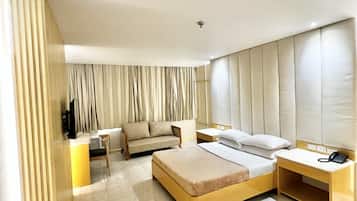 Executive Studio, 1 Queen Bed, City View | Individually decorated, individually furnished, desk, laptop workspace