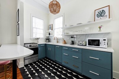 Indigo Suite | Charming 1BR Downtown Stay