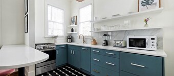 Charming 1BR Downtown Retreat