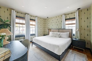 3 bedrooms, iron/ironing board, travel cot, WiFi - The OakTree | DT Charleston Gem - Near King Street (Charleston)