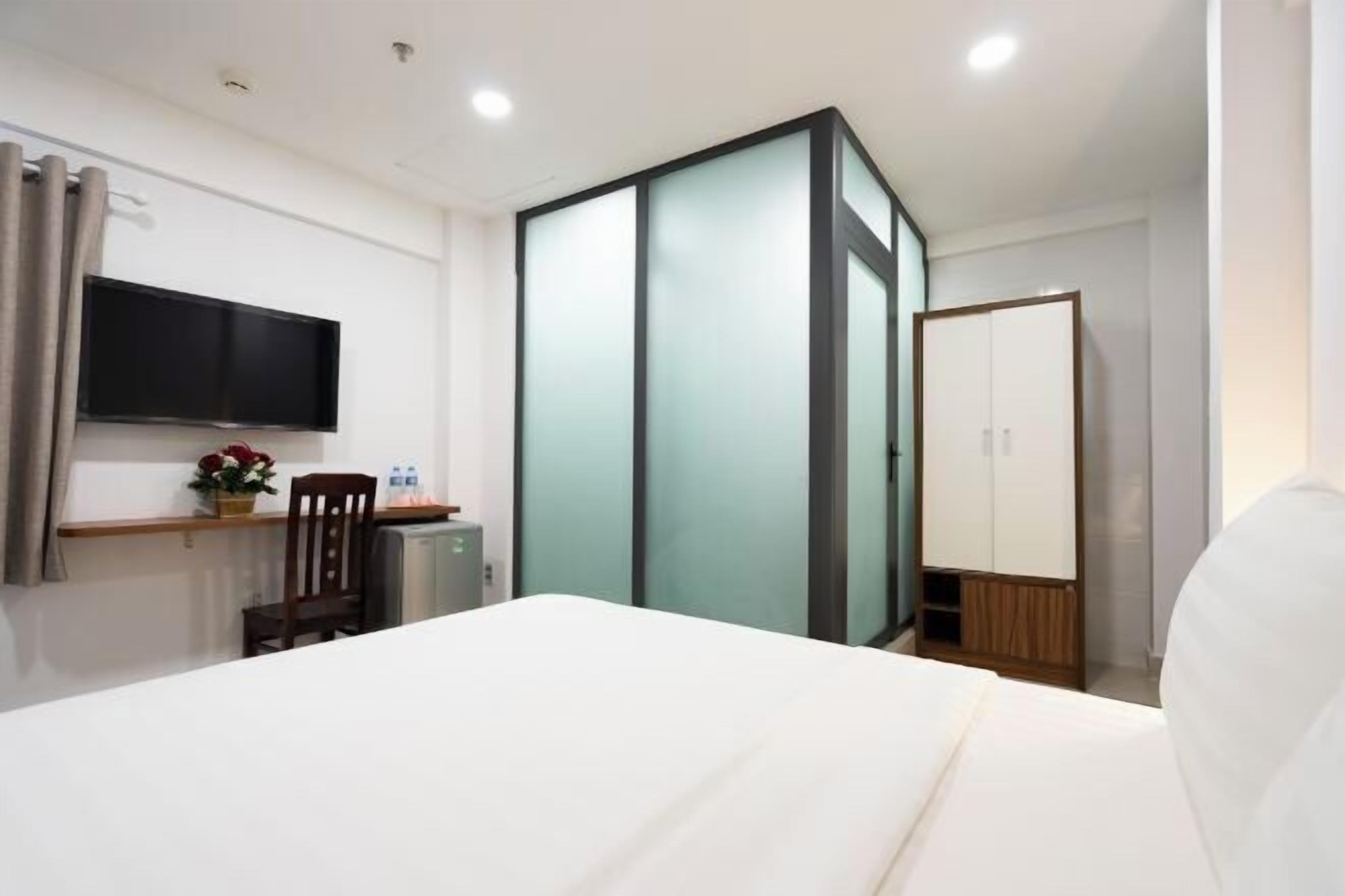 Egyptian cotton sheets, premium bedding, down comforters