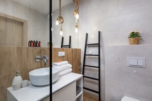 Apartment, 1 Bedroom, Jetted Tub | Bathroom