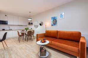 Apartment, 1 Bedroom, Jetted Tub | 1 bedroom, bed sheets - Spadochroniarzy 8b/13 by Renters (Dziwnów)