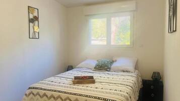 1 bedroom, travel crib, free WiFi, bed sheets