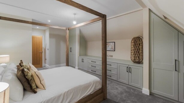 A bedroom with a four-poster bed, a wardrobe, and a mirror. - 3BR Home, Parking, Garden - VAT Q - By Tempstay (Windsor)
