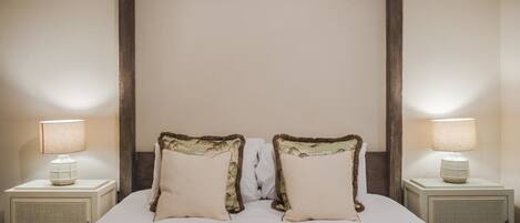 3 عدّة غرف نوم ومكواة/لوح كي وسرير سفر وواي فاي