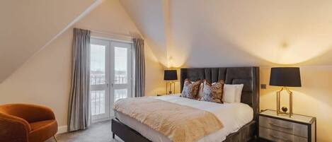 2 bedrooms, desk, iron/ironing board, travel crib