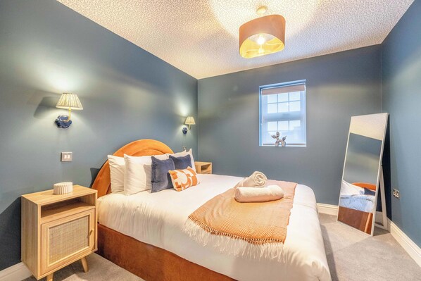 2 bedrooms, iron/ironing board, travel cot, WiFi