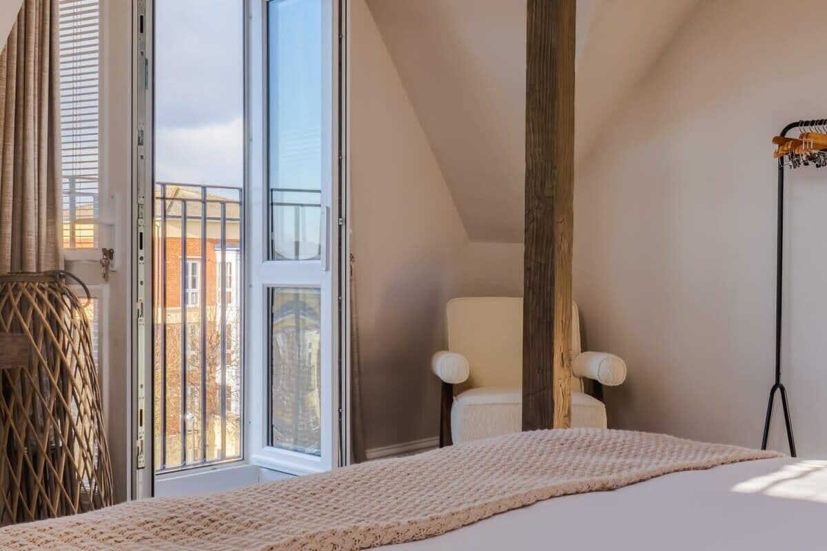 2 habitaciones, tabla de planchar con plancha, cuna de viaje y wifi 