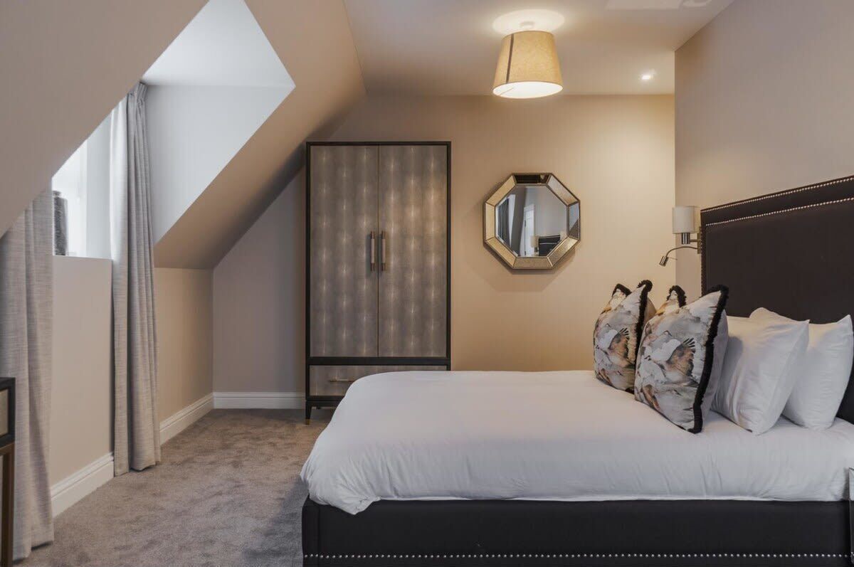 2 bedrooms, iron/ironing board, travel cot, WiFi