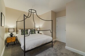 2 soverom, strykejern/-brett, reiseseng for barn og wi-fi