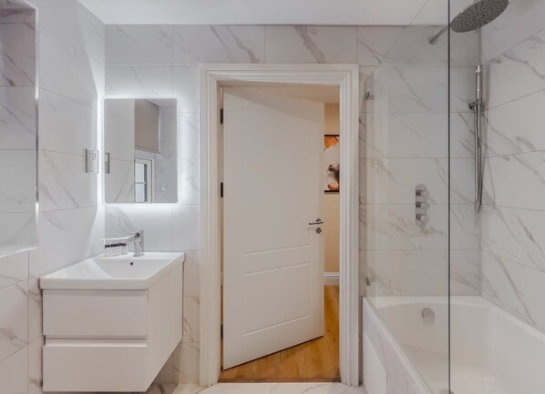 Shower, hair dryer, towels
