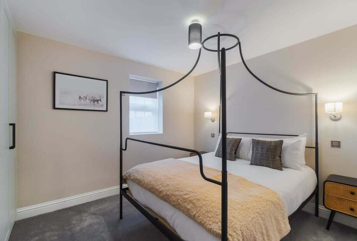 1 habitación, tabla de planchar con plancha, cuna de viaje y wifi 