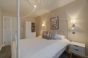 2 bedrooms, iron/ironing board, travel cot, WiFi