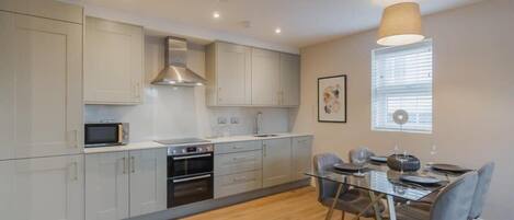 Fridge, microwave, oven, stovetop