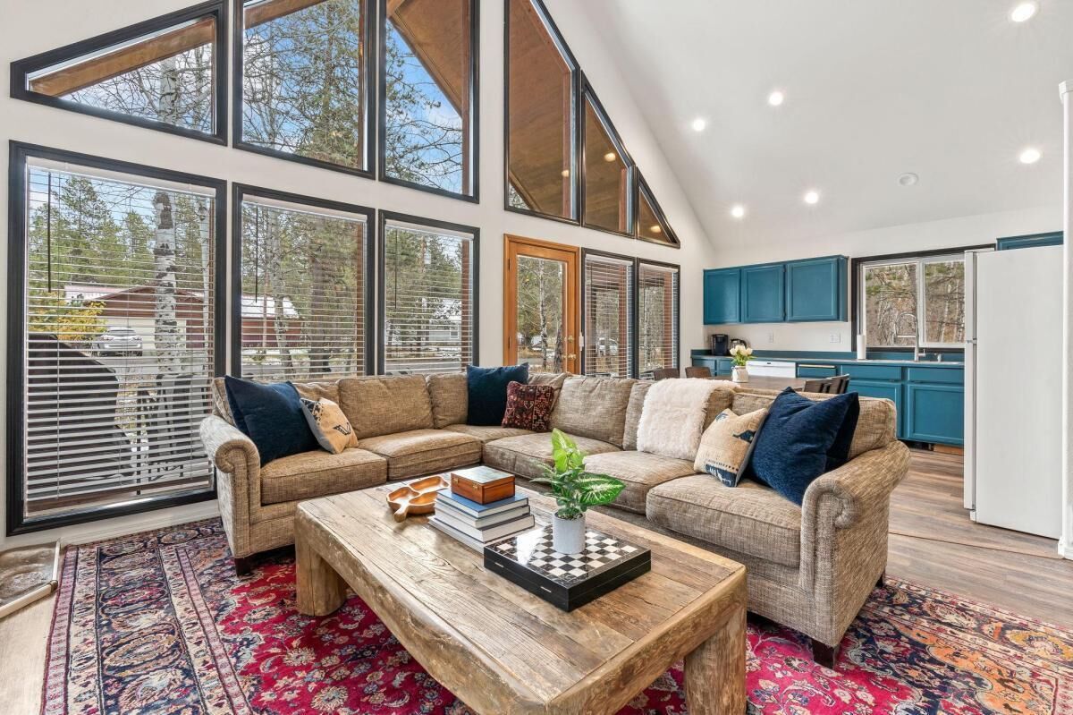 Charming A-Frame Cabin: Lake & Downtown McCall