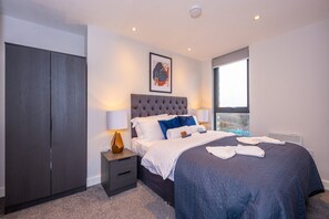 1 slaapkamer, een strijkplank/strijkijzer, internet, beddengoed